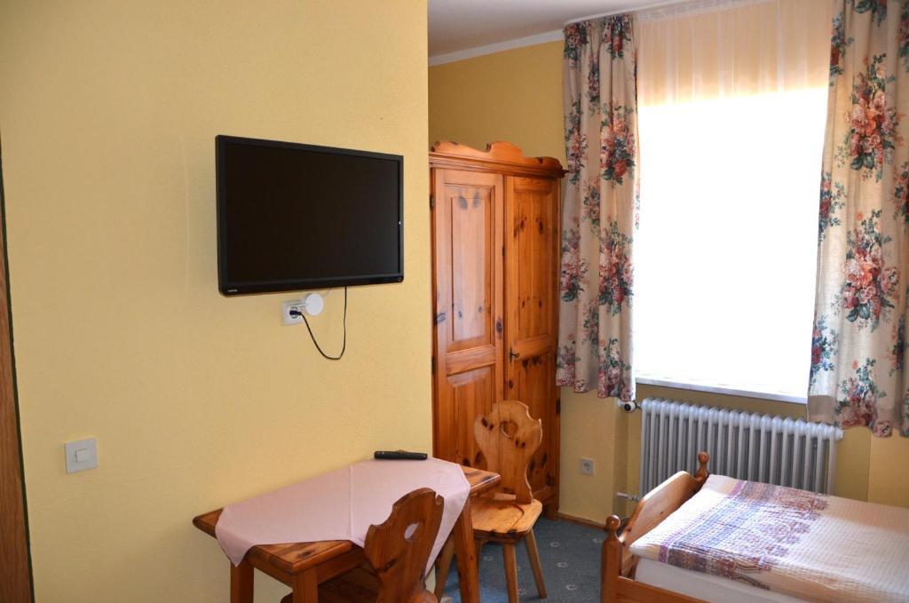 Landgasthof Zur Quelle Seeshaupt Room photo