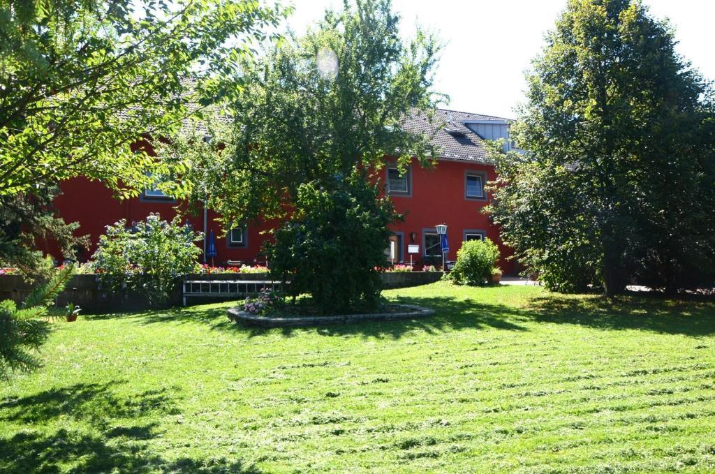 Landgasthof Zur Quelle Seeshaupt Exterior photo